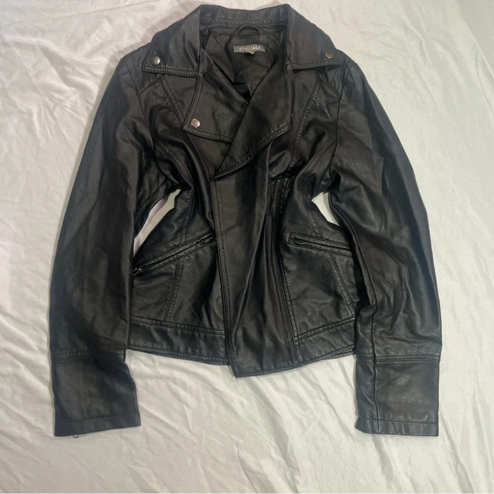 Elegant Black Leather Jacket
